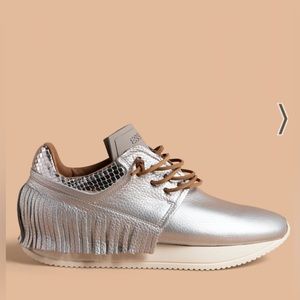 Esseutesse Fringe Sneakers